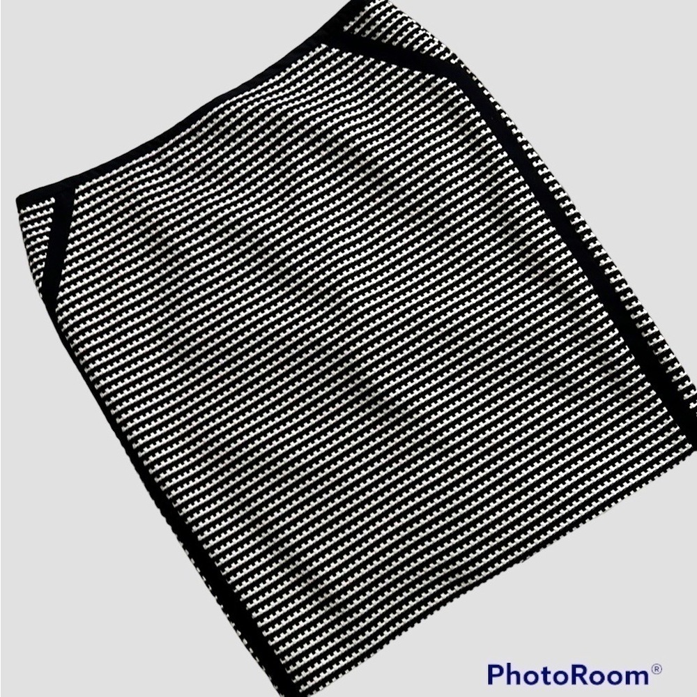NINE WEST Black/White Pattern Fully-lined Pencil Skirt, Size 14, EUC.